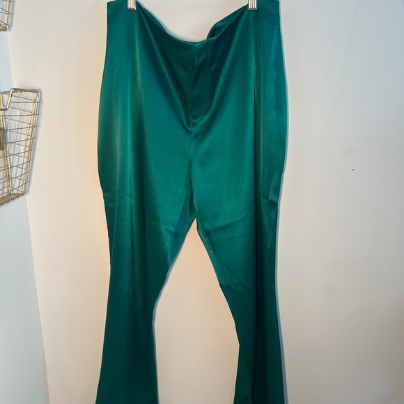 Alice & Olivia suit/pant set size 10- Green velvet - Picture 5 of 11